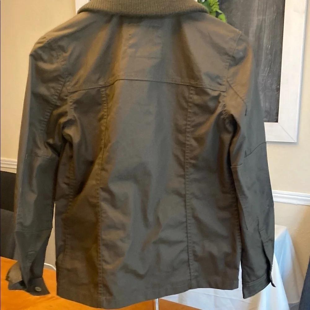 J. Crew Green Utility Jacket with Durable Cotton and Military-Inspired Style